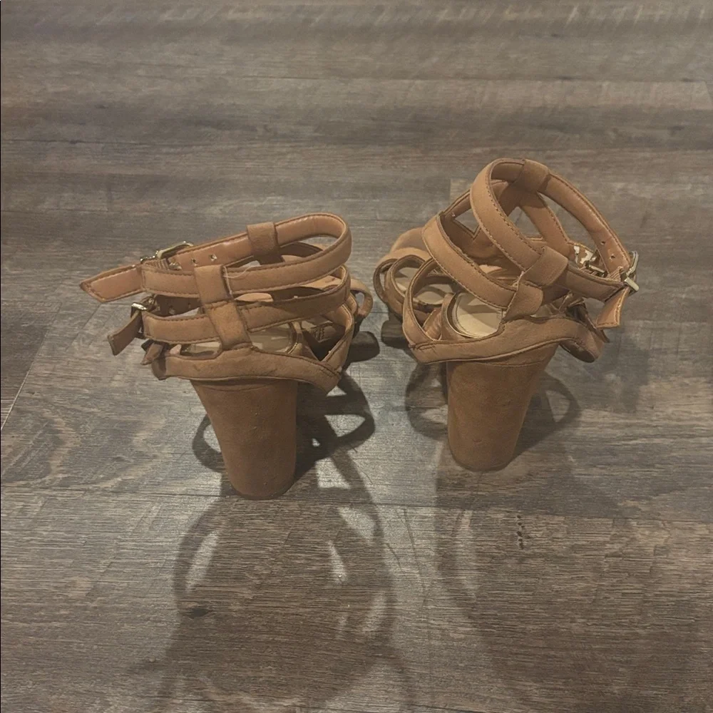 Gianni Bini Tan Strappy Block Heel Sandals Size 8.5